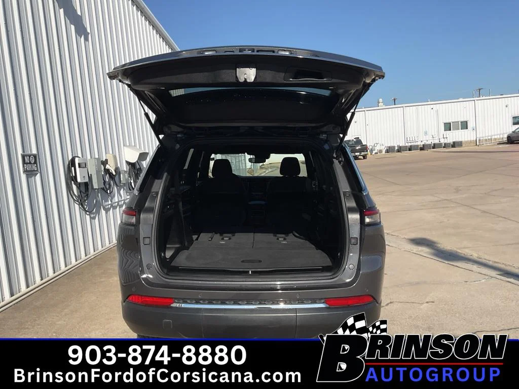 Used 2024 Baltic Gray Metallic Clearcoat Jeep Laredo X image 12