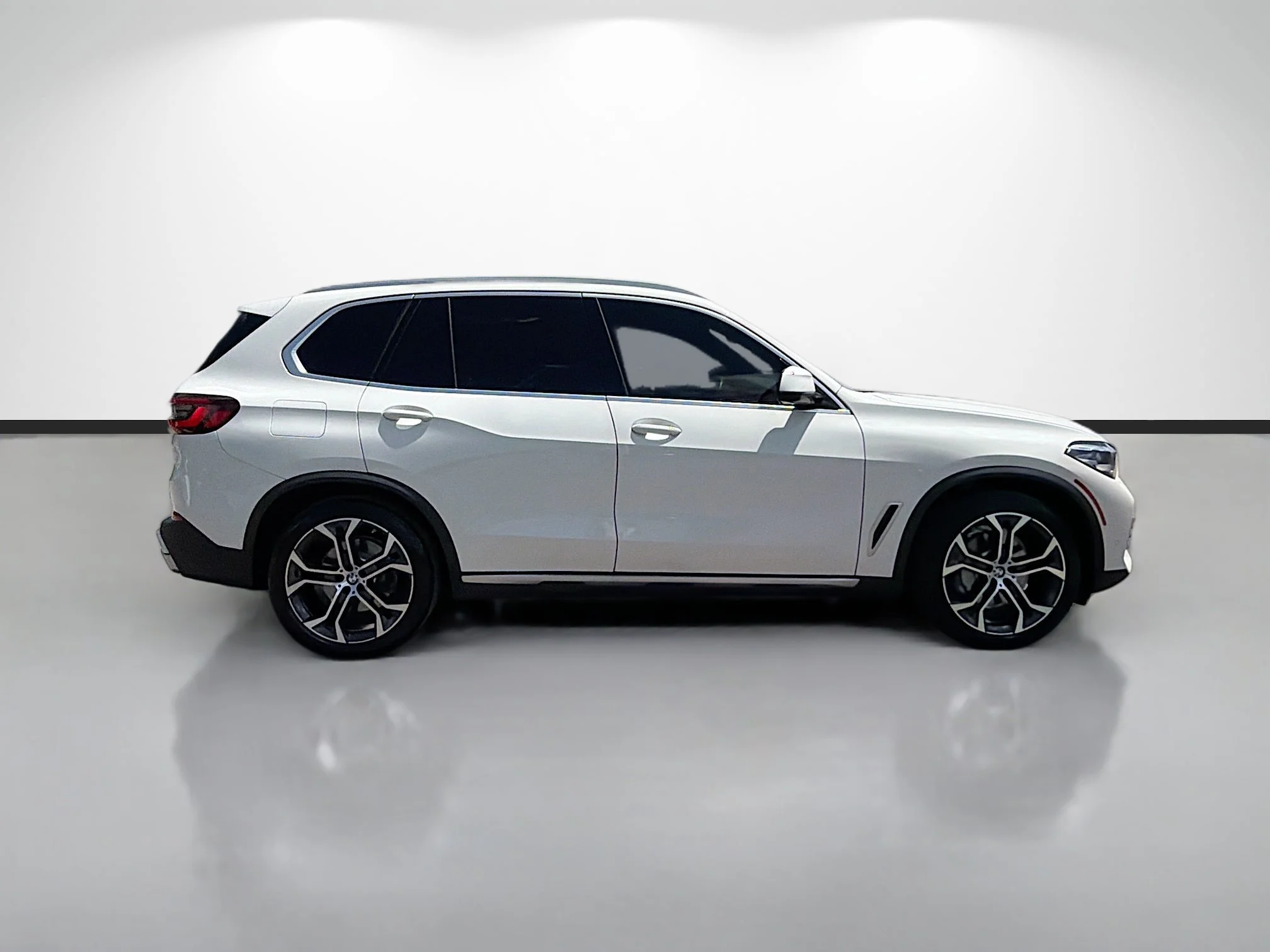 Used 2023 Alpine White BMW xDrive40i image 2