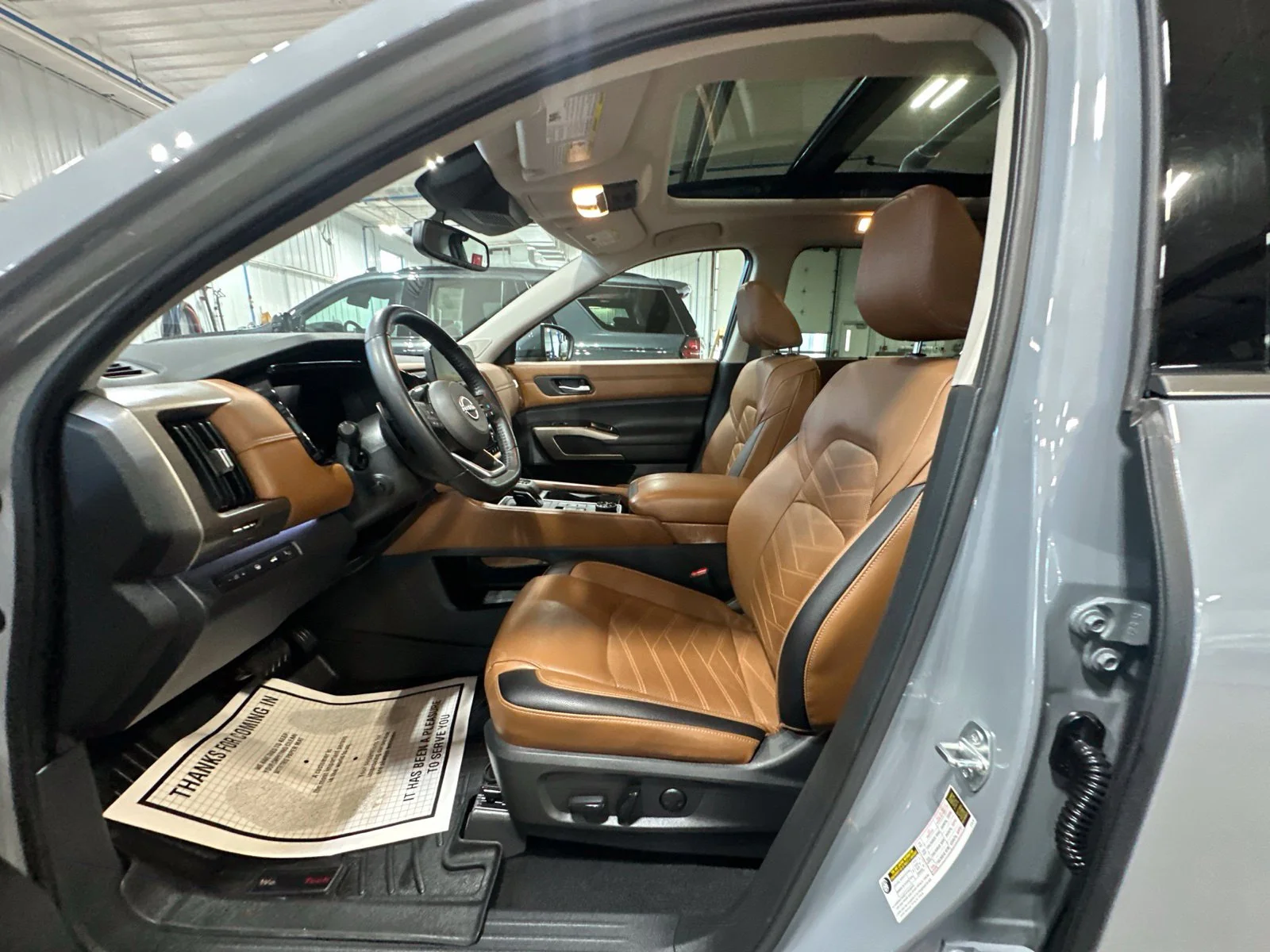 Used 2022 Gray Nissan Platinum image 13