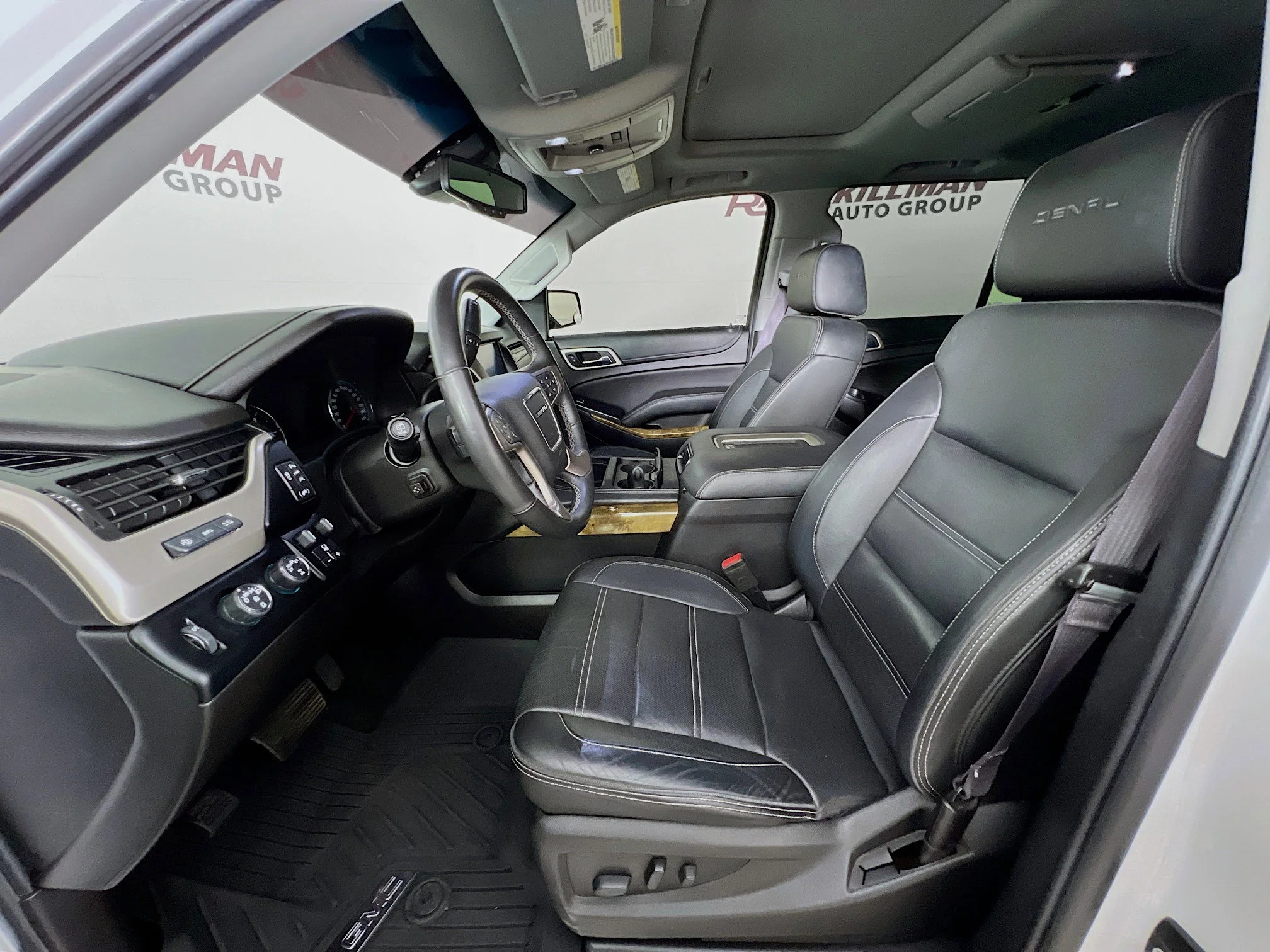 2017 GMC Yukon XL Denali - Photo 10