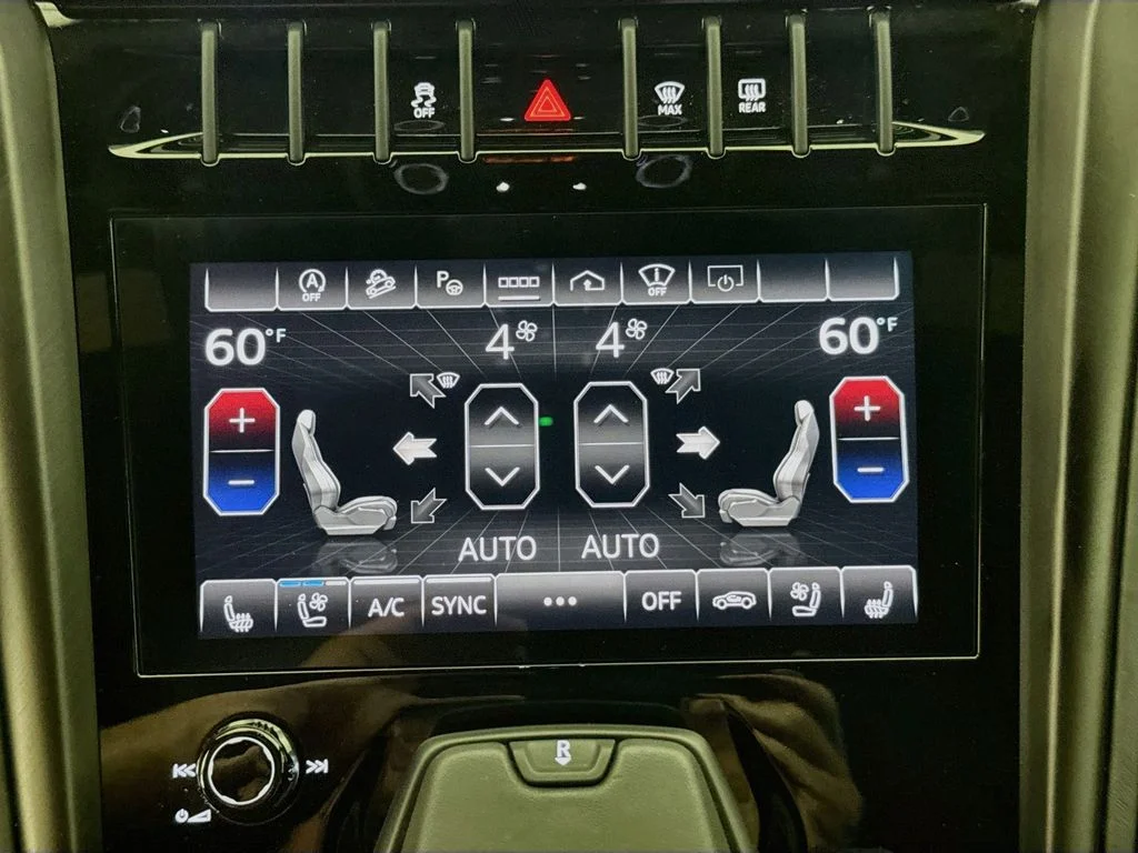 Used 2023 Red Lamborghini S image 16