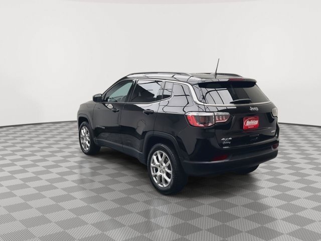 Used 2022 Diamond Black Crystal Pearlcoat Jeep Latitude Lux image 35