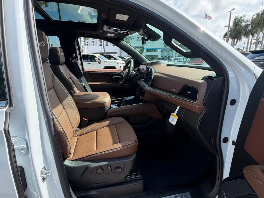 New 2026 Polar White Tricoat Chevrolet High Country image 15