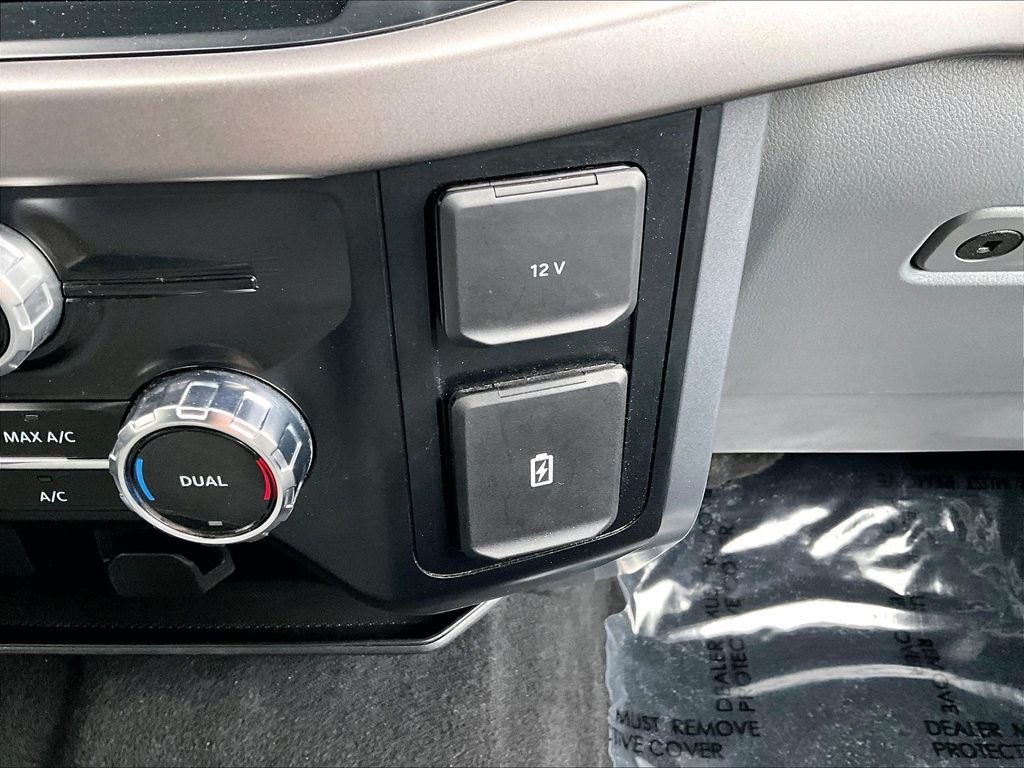 Used 2024 Atlas Blue Metallic Ford XLT image 27