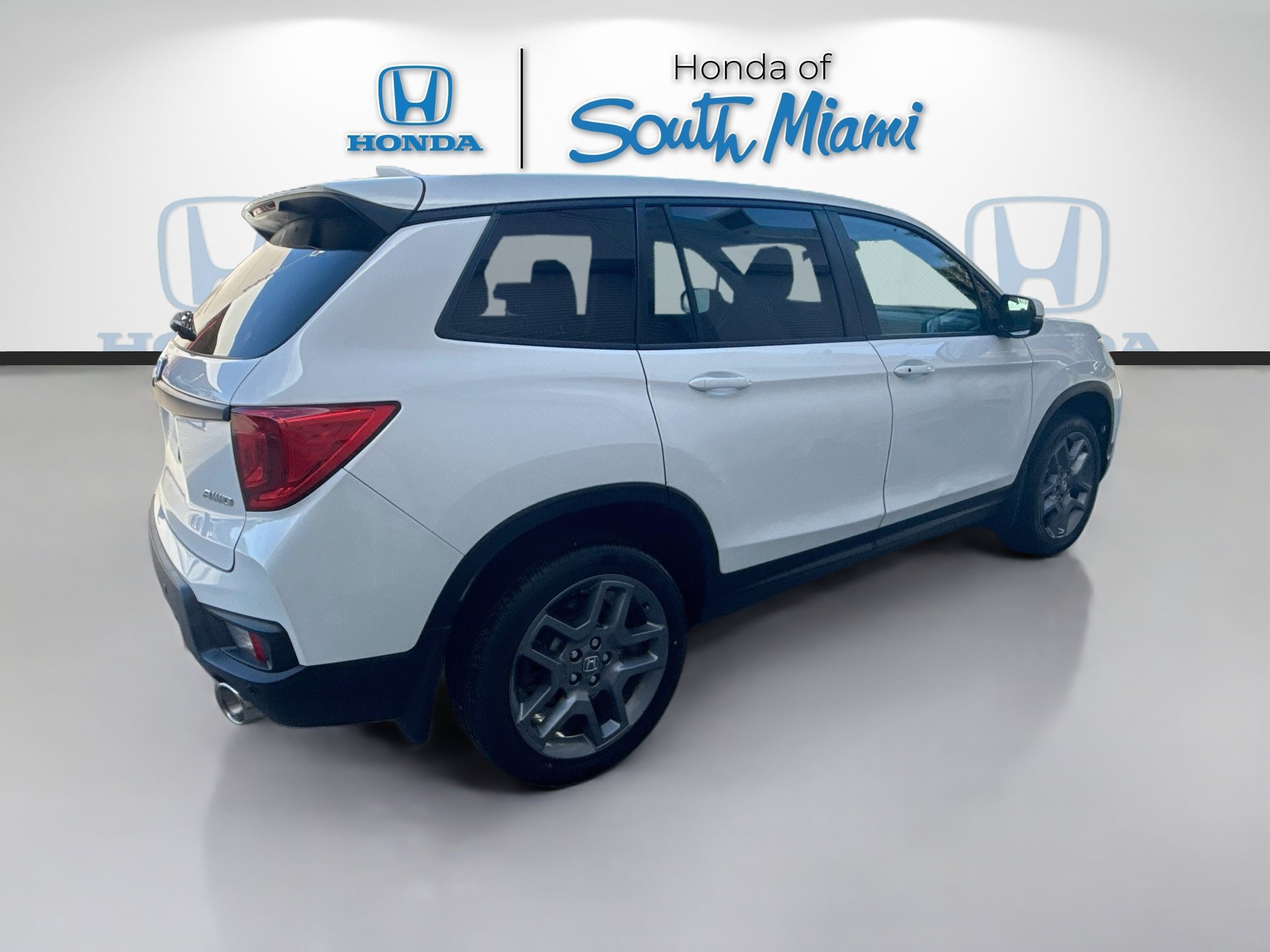 Used 2023 White Honda EX-L image 7