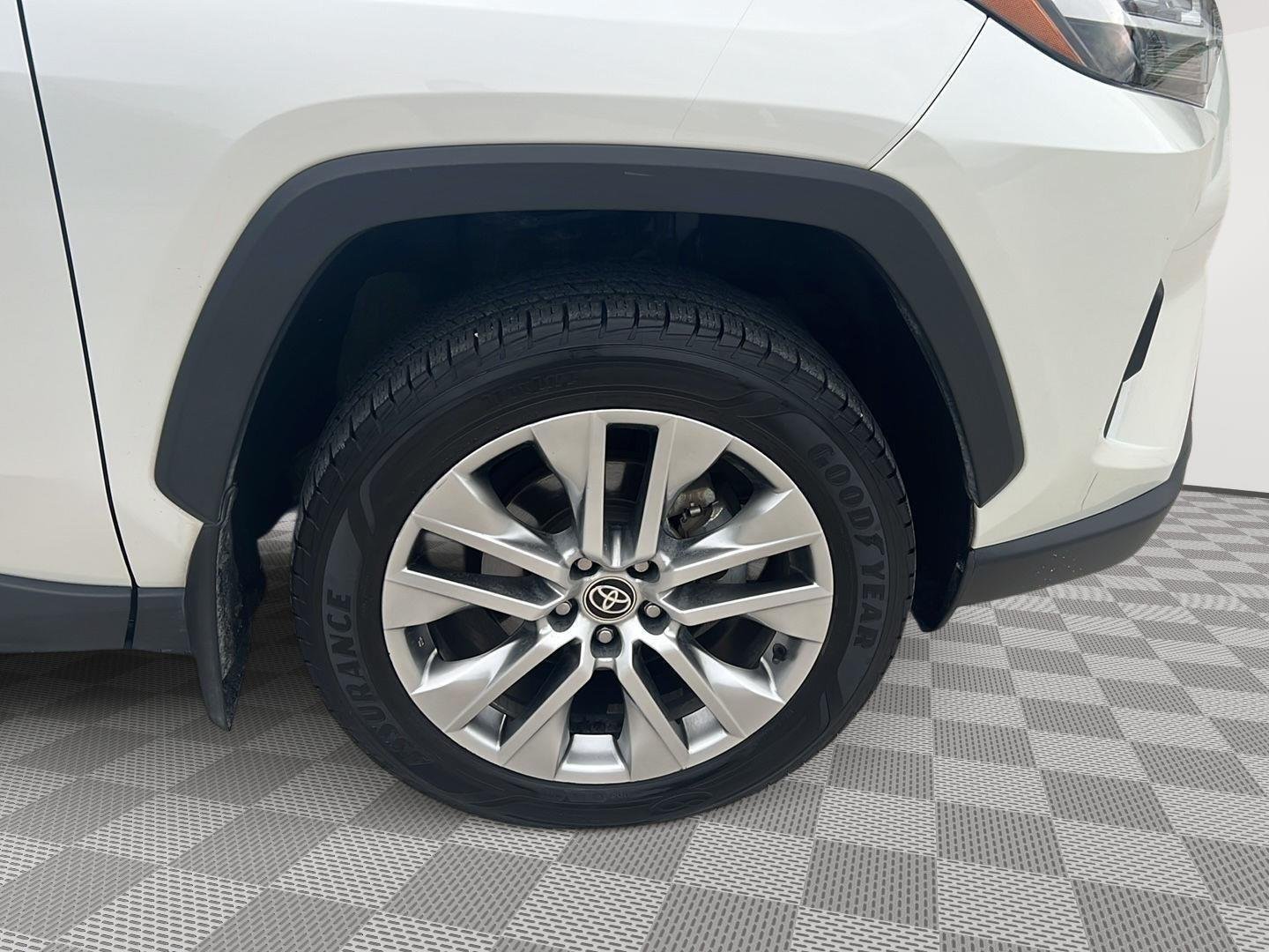 Used 2022 Blizzard Pearl Toyota XLE Premium image 14