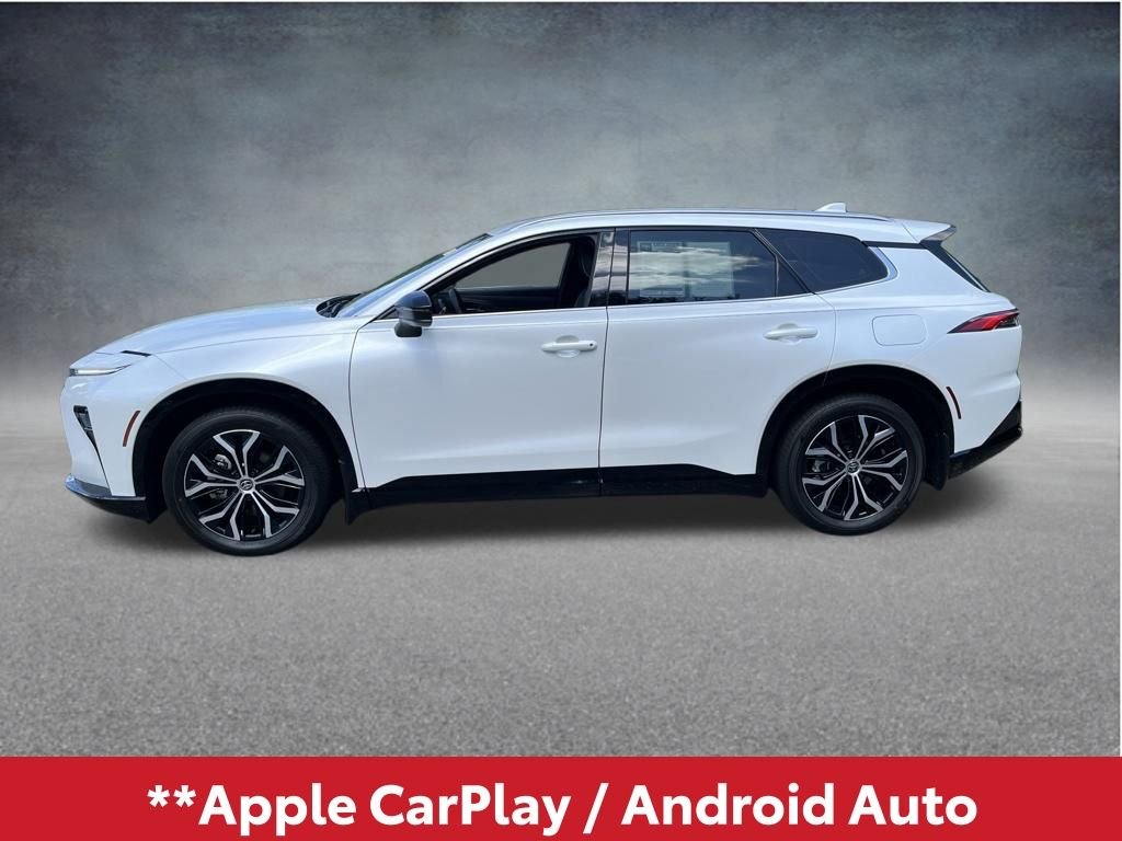 Used 2025 White Toyota XLE image 3
