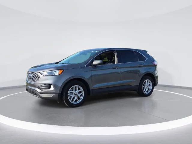 Used 2024 Gray Ford SEL image 4