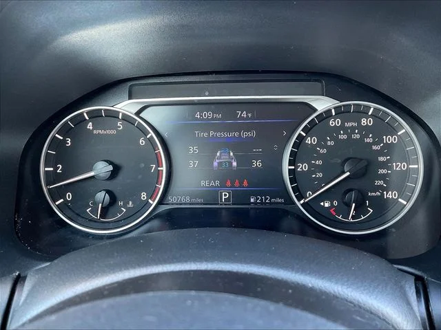 Used 2025 White Nissan 2.5 SV image 15
