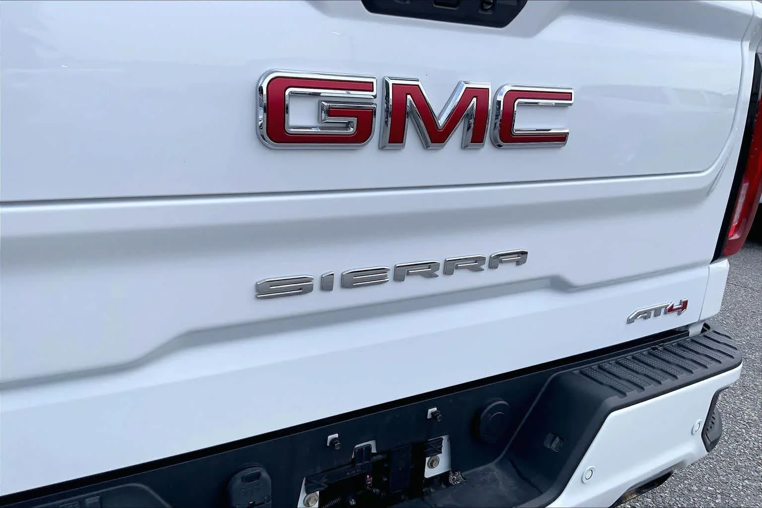 Used 2021 WHITE GMC AT4 image 28
