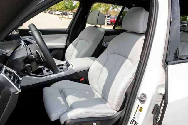 Used 2026 Alpine White BMW xDrive40i image 38