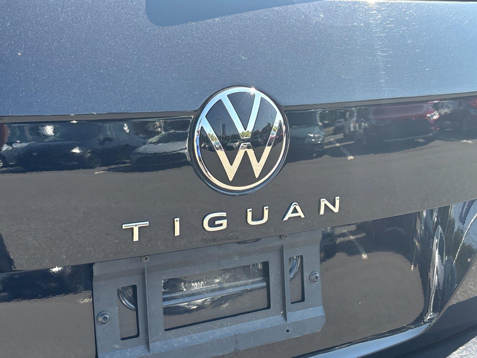 Used 2023  VOLKSWAGEN SE image 10