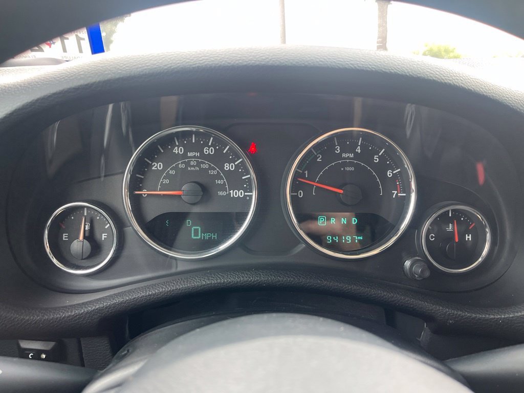 Used 2015 Green Jeep Unlimited Sahara image 11