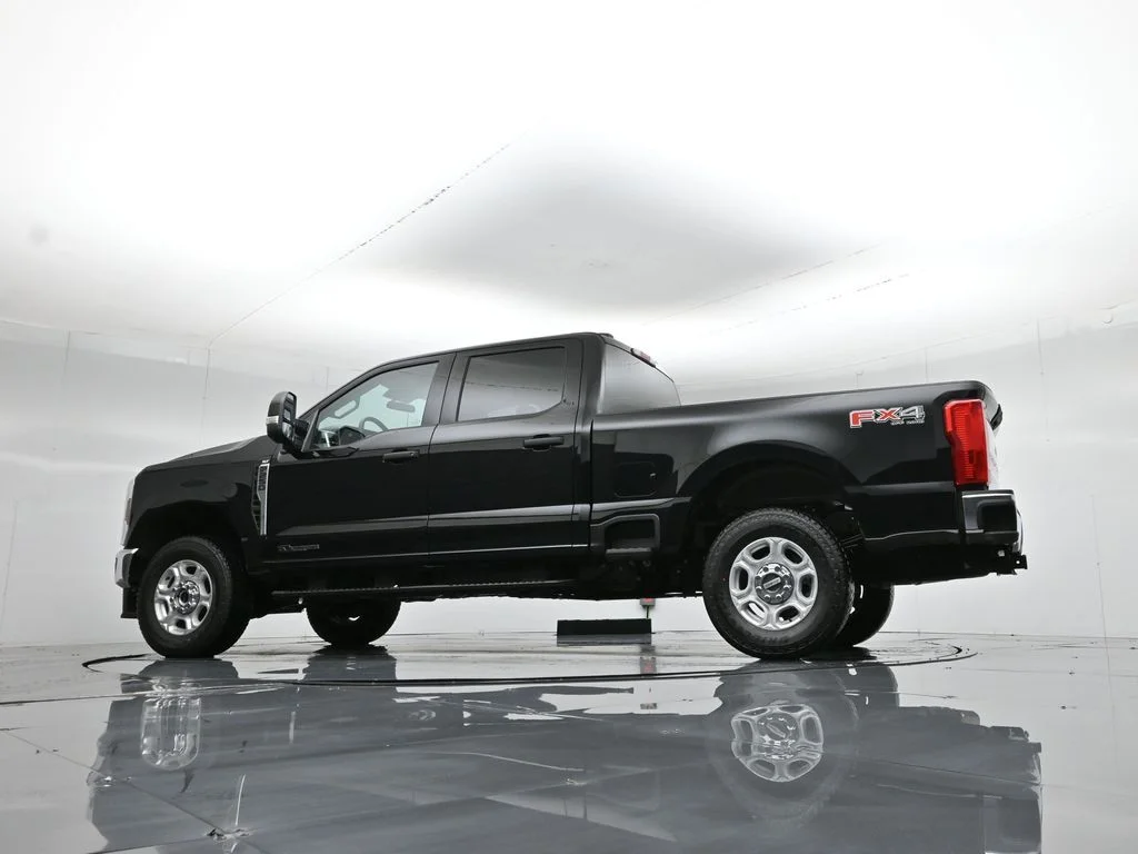 New 2026 Agate Black Metallic Ford XLT image 50