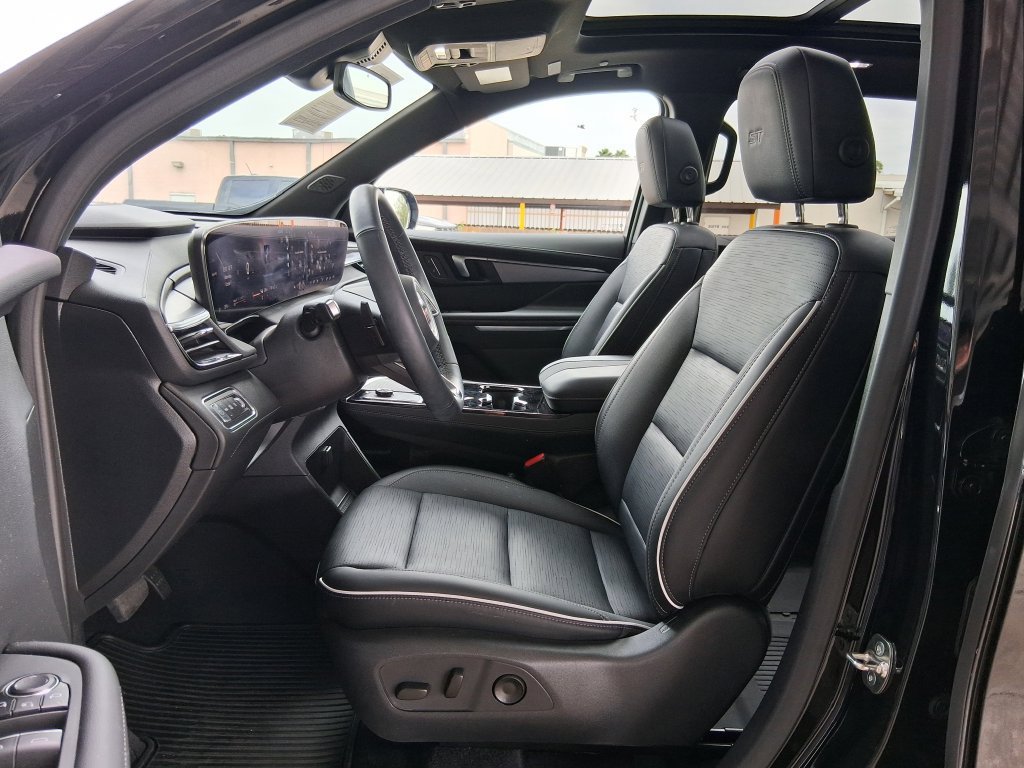 Used 2025 Ebony Twilight Metallic Buick Sport Touring image 18
