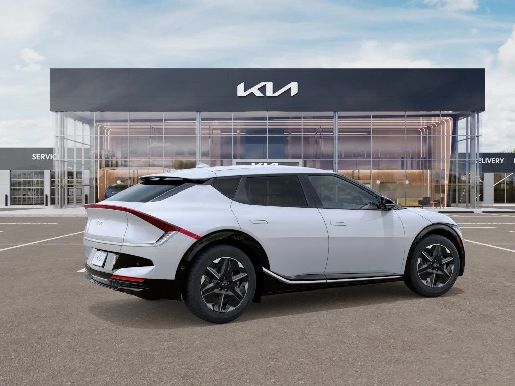 New 2026 Glacial White Pearl Kia WIND image 6