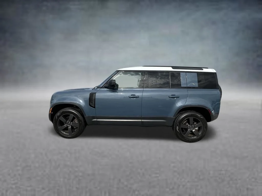 Used 2024 Blue Land Rover S image 4