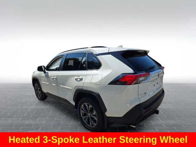 Used 2022 White Toyota XLE Premium image 6