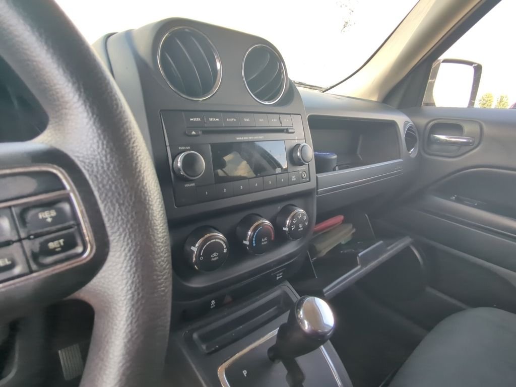 Used 2015 Billet Silver Metallic Clearcoat Jeep Sport image 4