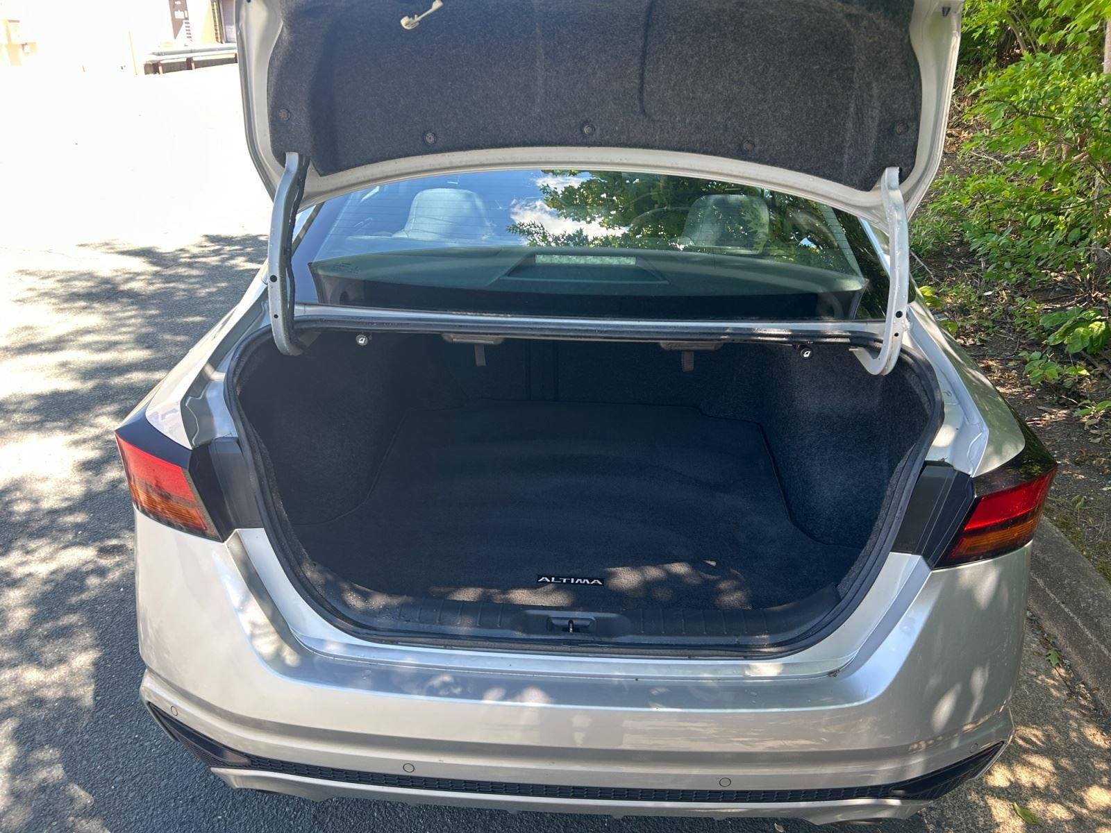 Used 2019 Brilliant Silver Metallic Nissan 2.5 SV image 17