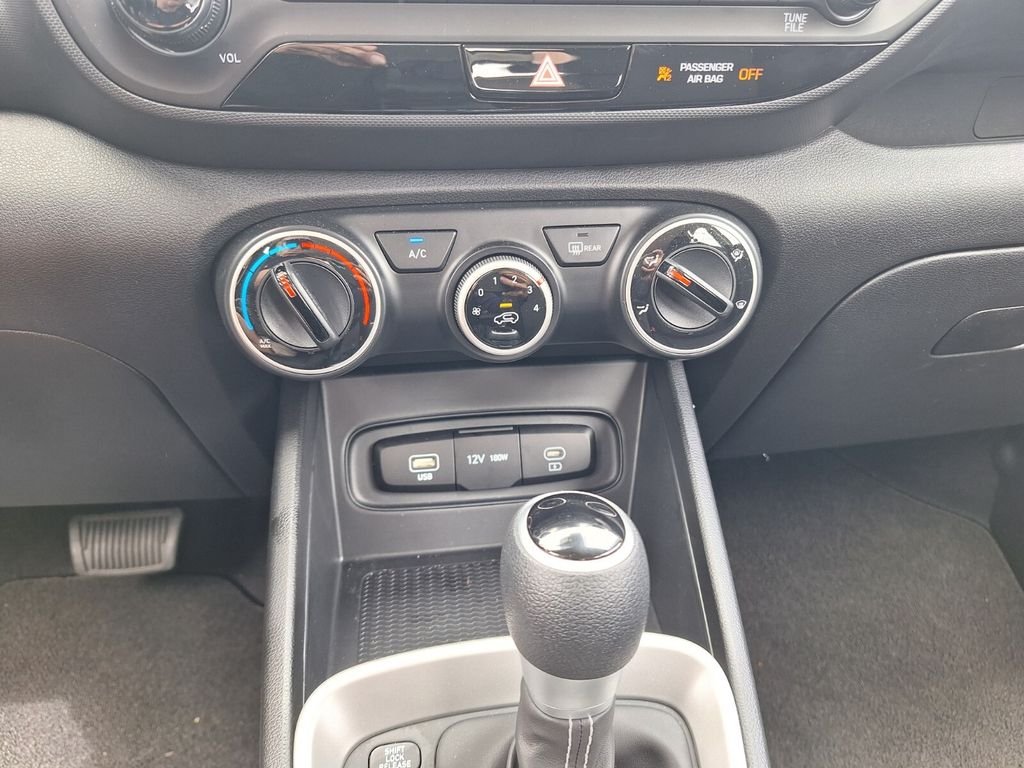 2026 Hyundai Venue SE - Photo 13