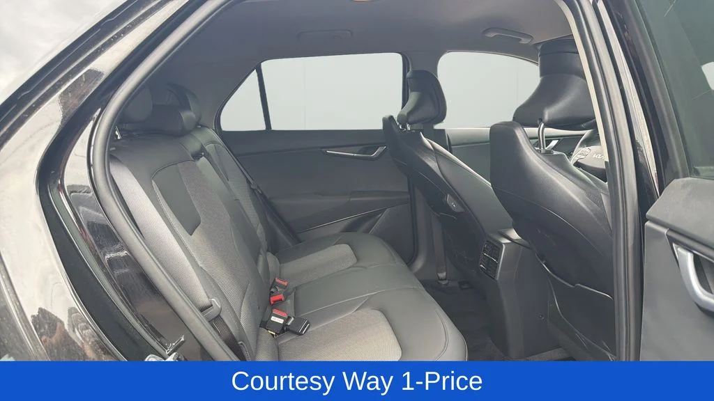 Used 2025 Black Kia Wind image 13