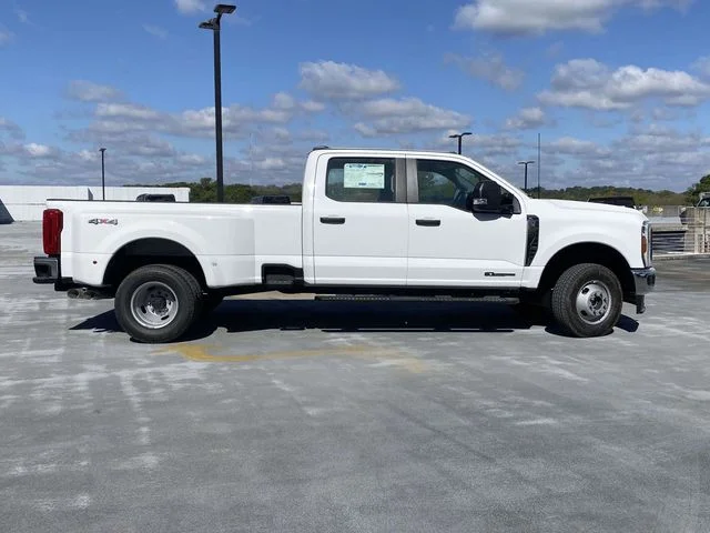 New 2026 Oxford White Ford F-350® XL image 2