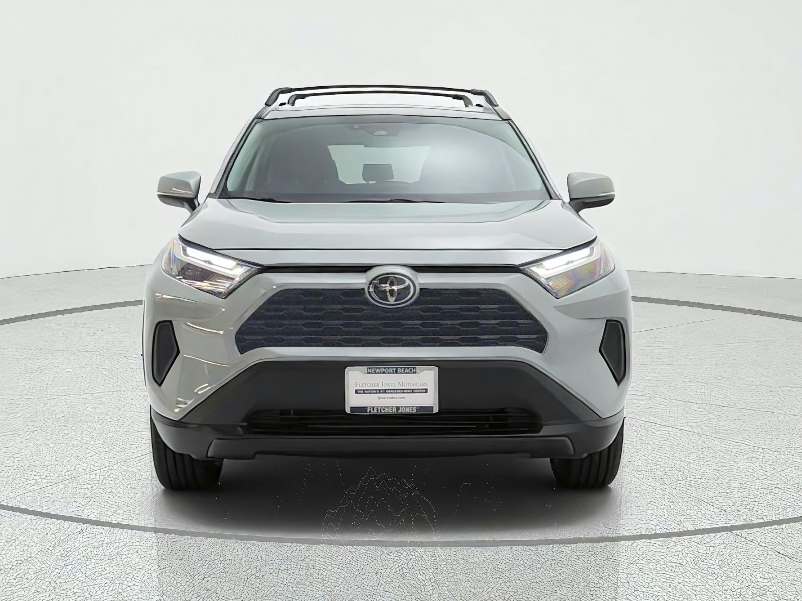 Used 2023 Lunar Rock Toyota XLE FWD (Natl) image 2