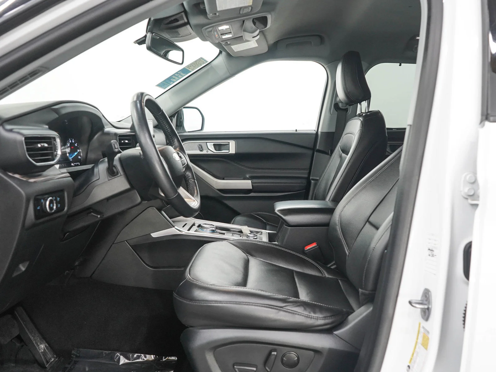 Used 2023 Oxford White Ford Limited image 24