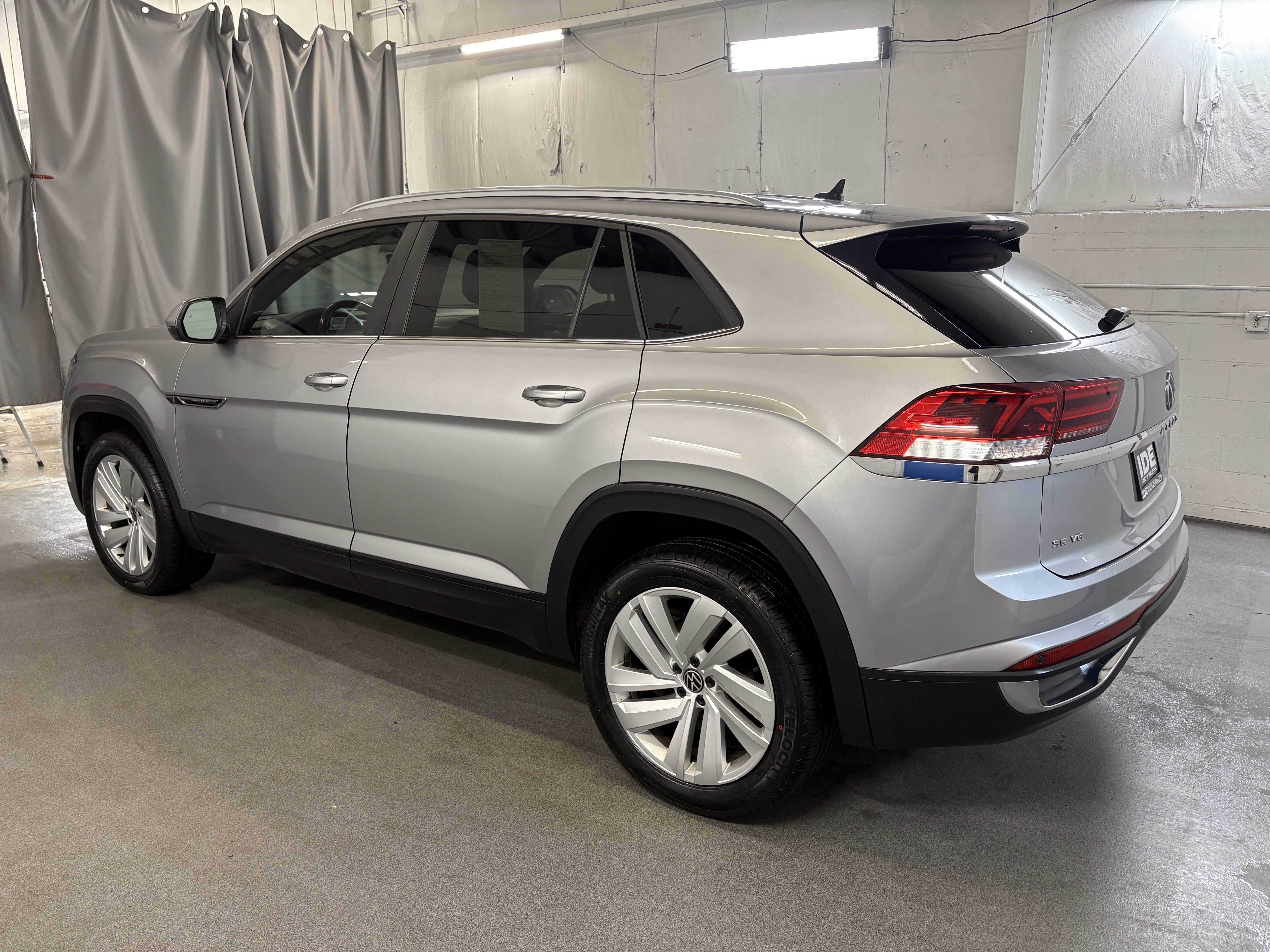 Used 2020 Pyrite Silver Metallic Volkswagen 3.6L V6 SE w/Technology image 6