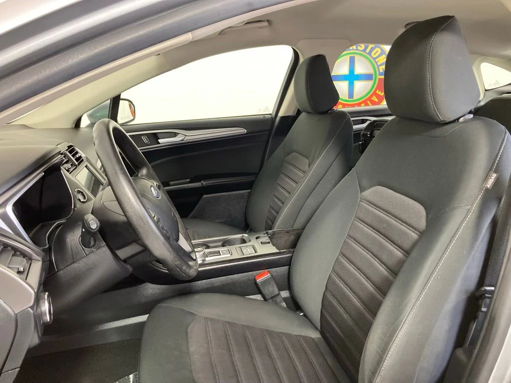 Used 2020 Silver Ford SE image 11