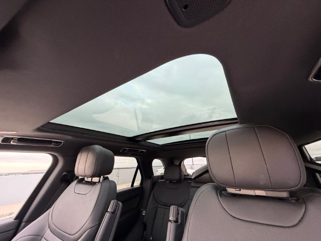 Used 2026 White Land Rover SE image 29