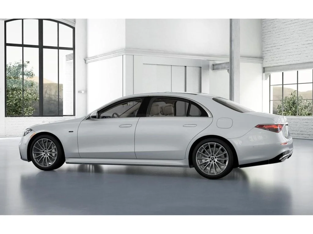 Used 2025 White Mercedes-Benz S 580e image 32