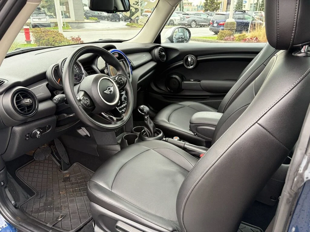 Used 2018  MINI 3 Door Great price,Fun to drive,Financing availa image 13