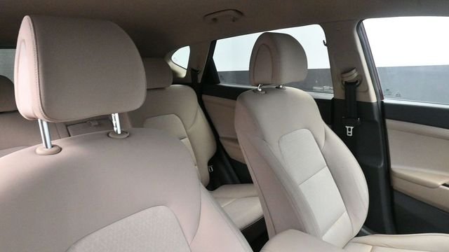 Used 2016 Red Hyundai Sport image 15