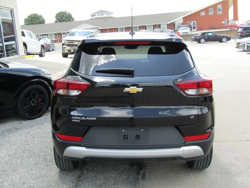 Used 2025 Black Chevrolet LT image 4