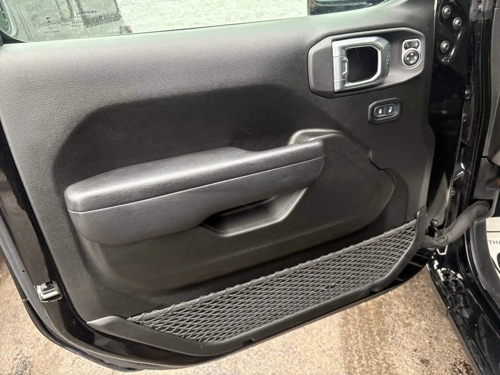 Used 2022 Black Clearcoat Jeep Sport S image 10