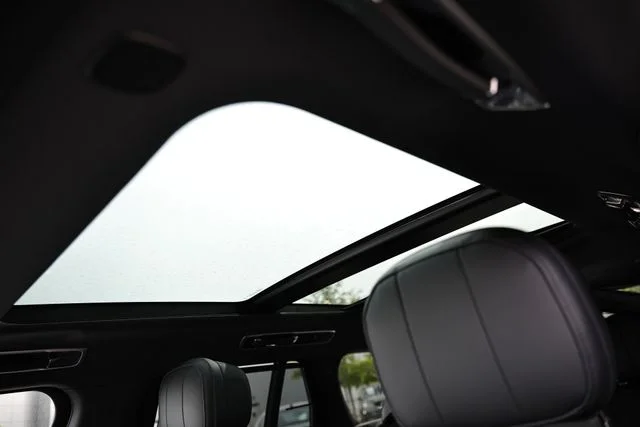 New 2026 Santorini Black Land Rover SE image 21