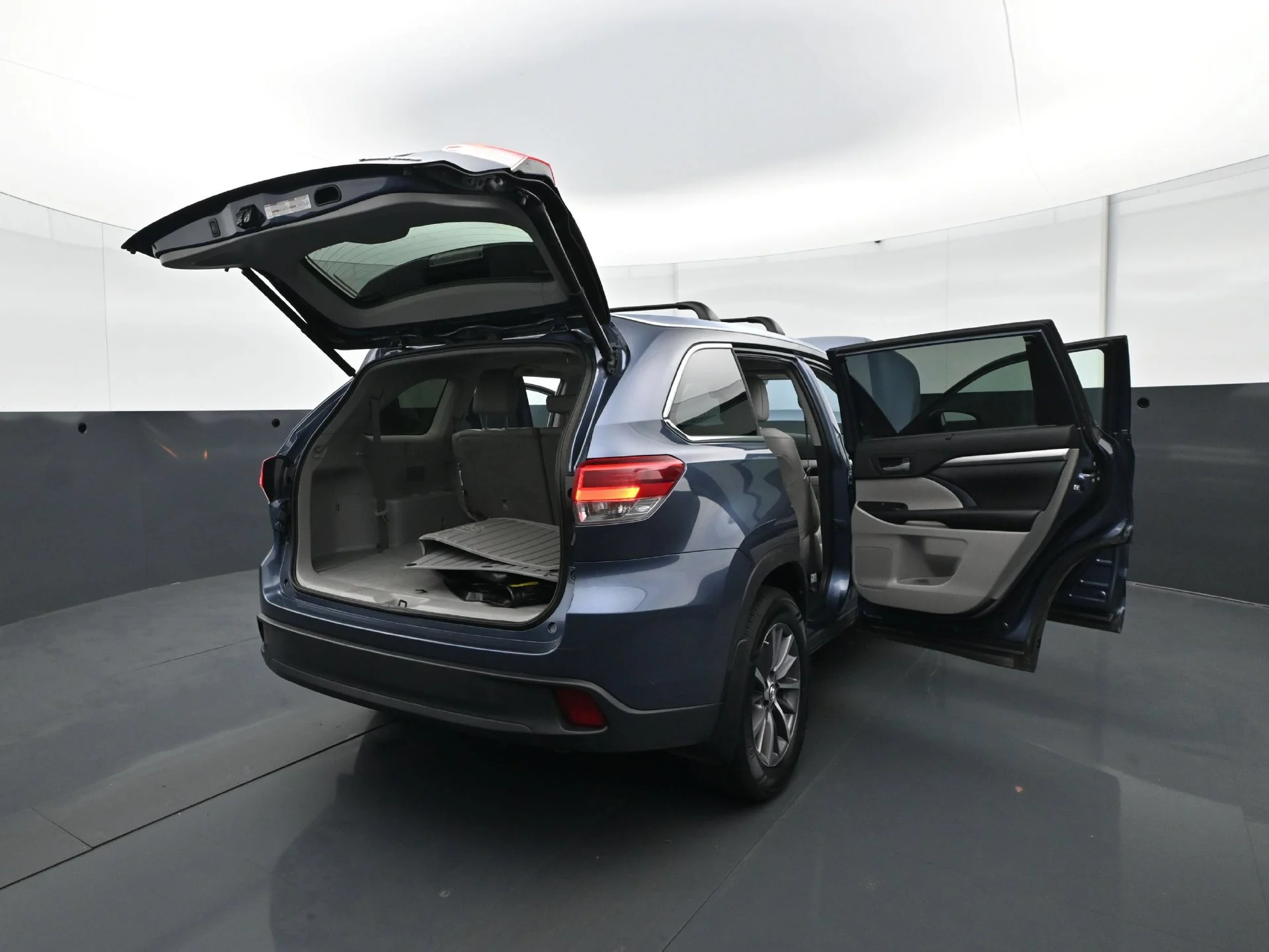 Used 2019  Toyota SE image 34