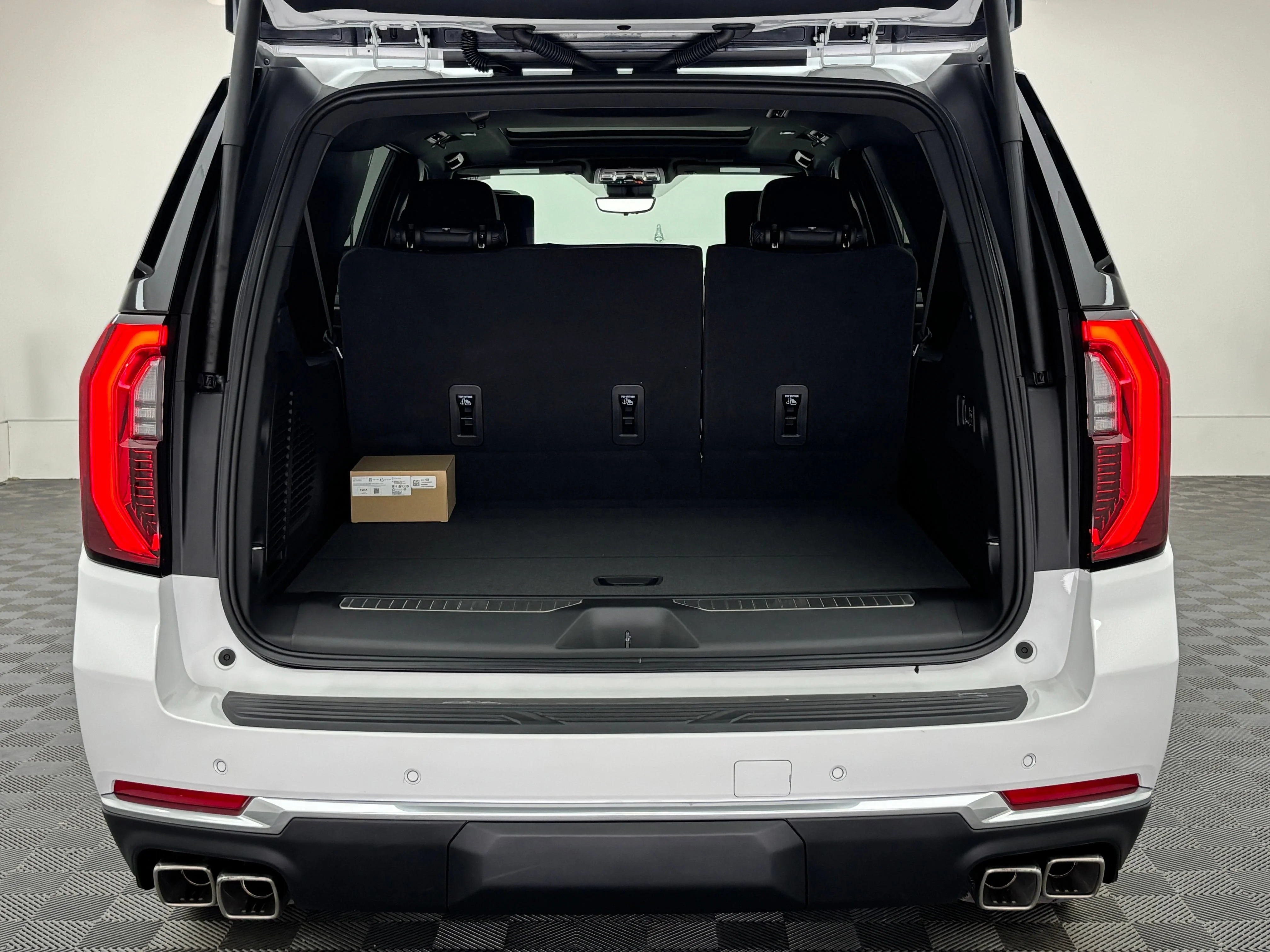 2026 GMC Yukon XL Denali - Photo 13