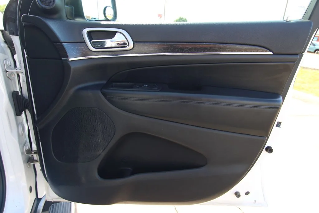 Used 2018 White Jeep Limited image 41