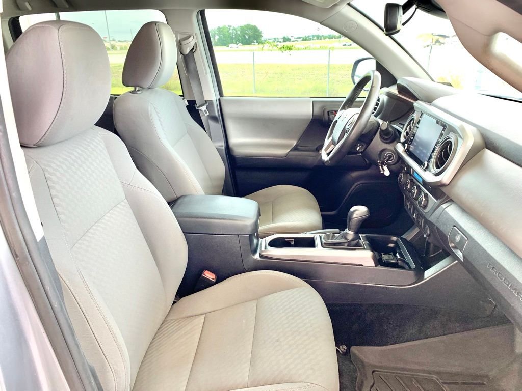 Used 2021 Silver Toyota SR5 image 28
