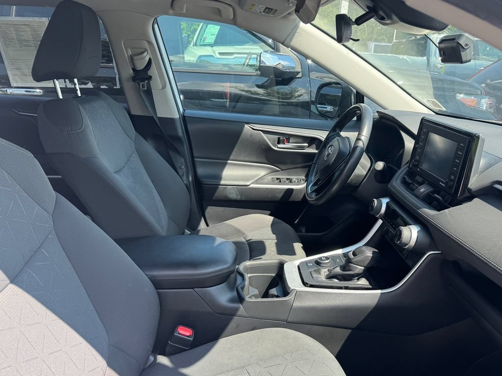 2021 Toyota RAV4 XLE - Photo 28