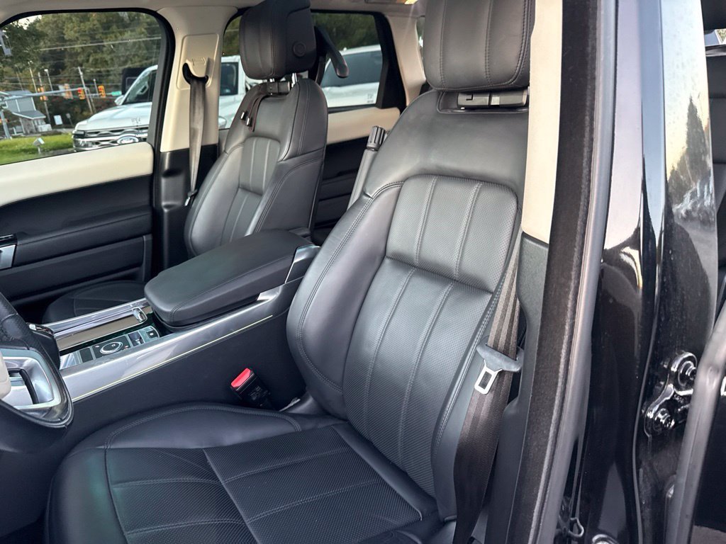 Used 2022 Black Land Rover HSE Silver Edition image 14