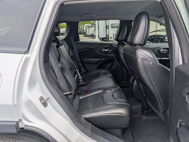 Used 2021 White Jeep Latitude Plus image 19