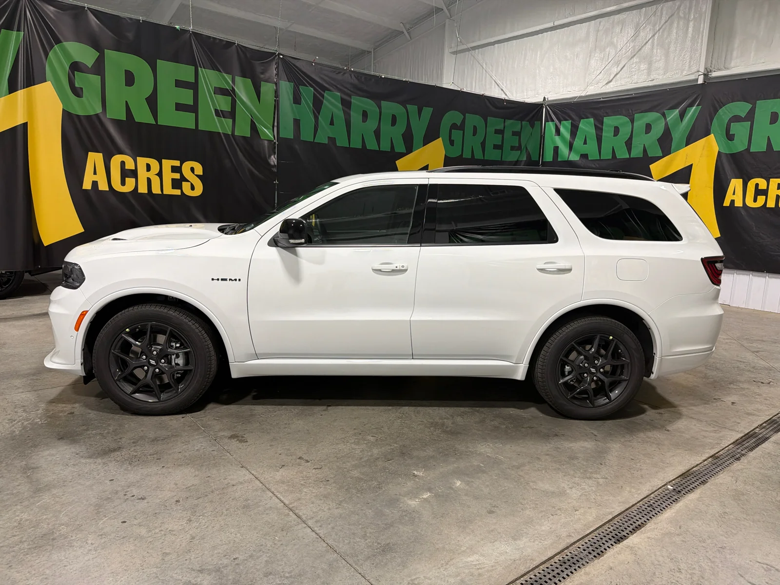 New 2027 White Knuckle Clear-Coat Exterior Paint Dodge GT Premium HEMI image 3