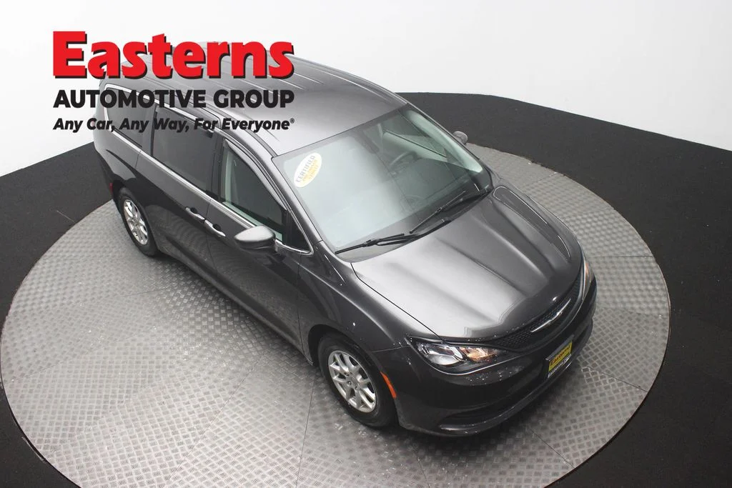 Used 2022 Gray Chrysler LX image 3