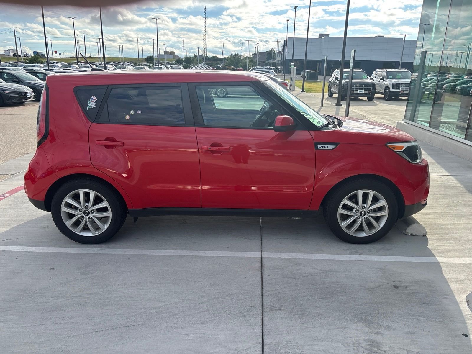 Used 2018 Inferno Red Kia Plus image 4