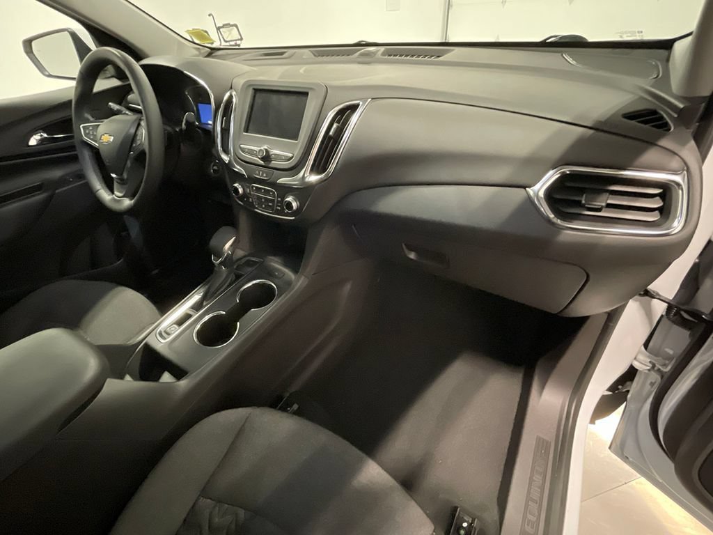 Used 2024 Summit White Chevrolet LT image 27