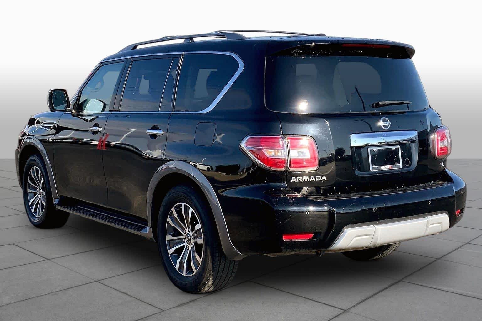 Used 2018 Super Black Nissan SL image 12